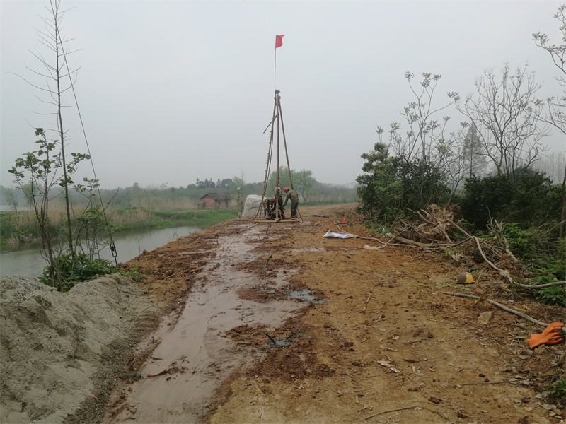 湖南小山建設(shè)有限公司,承接水利水電工程,承接河湖疏浚工程,機(jī)械設(shè)備租賃,建材銷售,小山建設(shè)