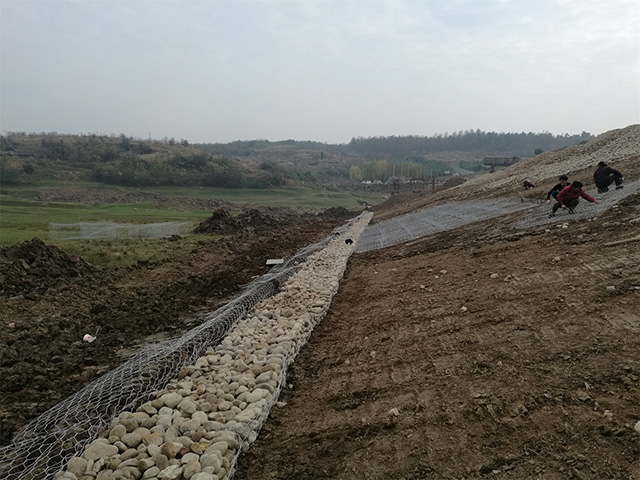 湖南小山建設有限公司,承接水利水電工程,承接河湖疏浚工程,機械設備租賃,建材銷售,小山建設